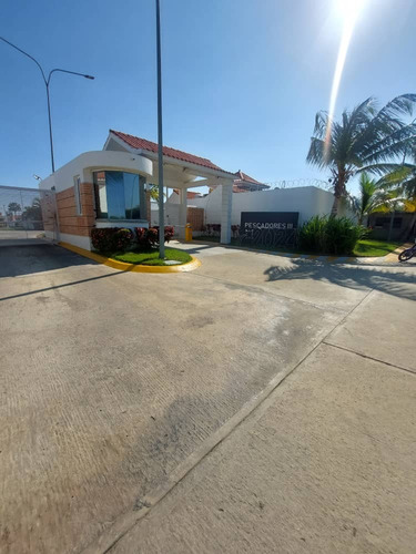 (gb989) En Venta Town House En Res Pescadores Iii, Tucacas