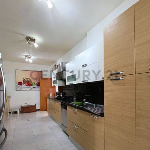 Casa Venta Prados Del Este: Si Tu Hogar Pudiera Abrazarte, Se Sentiría Como Ésta