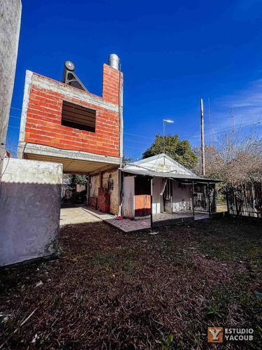Casa En Alquiler - 1 Dormitorio 1 Baño - 195mts2 - Villa Elisa, La Plata