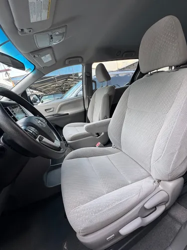 Toyota Sienna 3.5 Le At