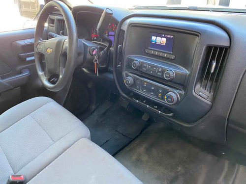 Imagen 6 de 8 de Chevrolet Silverado 2017 2p Cab Regular V6/4.3 Aut A/a Cd