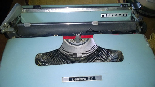 Maquina De Escribir Olivetti Lattera 22
