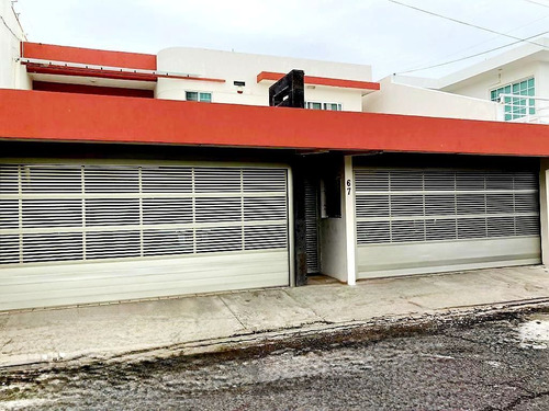 Casa En Venta Grandes Cualidades 5 Recamaras, Alberca Fracc 