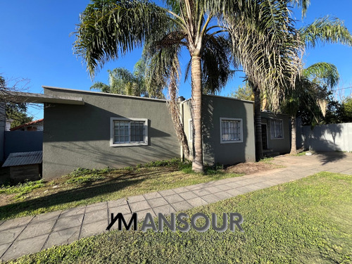 Casa Quinta Excelente Estado Sobre 1500m2 - Paso Del Rey