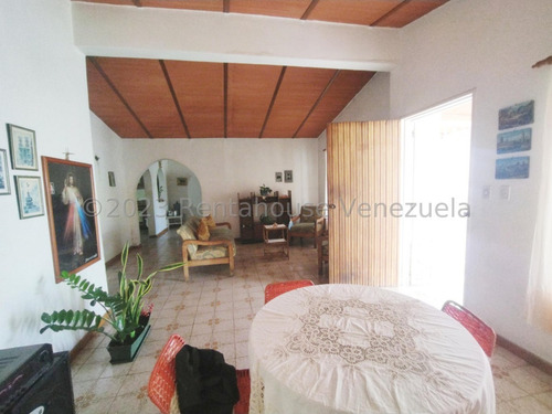 Amplia Casa En Venta Con Anexo Servicio De Internet Excelente Precio Los Samanes Maracay Estef 23-21298