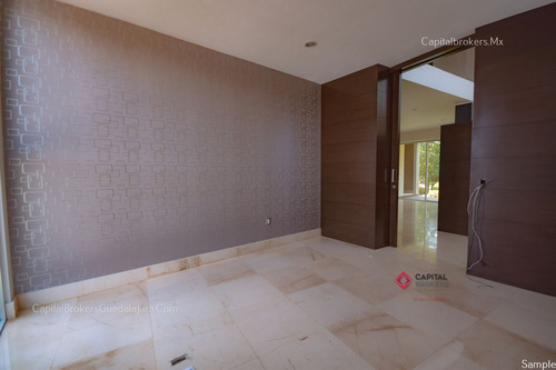 Imagen 23 de 30 de Casa De Lujo Nueva Con Amplio Jardin En Reserva Real