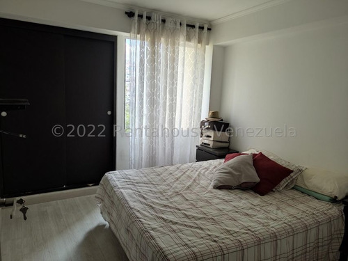 Imagen 7 de 8 de Apartamento Venta La Urbina Mls 22-18460 Excelente Oportunidad Apartamento Remodelado 100 % Pisos De Madera Flotante, Moderna Cocina Con Multiples Gabinetes