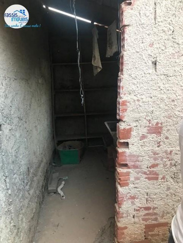 Vendo Amplo Terreno Com Casa De Alvenaria Medindo 90 M² - 524