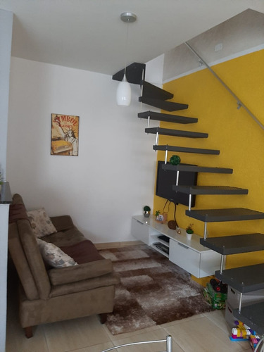 Casa Com 2 Quartos 2 Banheiros Garagem Pra 4 Carros