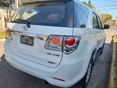Imagen 4 de 14 de Toyota Sw4 2014 3.0 Srv 171cv 4x4