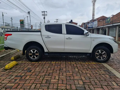 Mitsubishi L200 2.5cc MT AA 4X4
