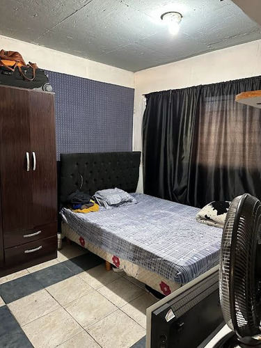 Casa En Venta De 7 Dormitorios C/ Cochera En Floresta