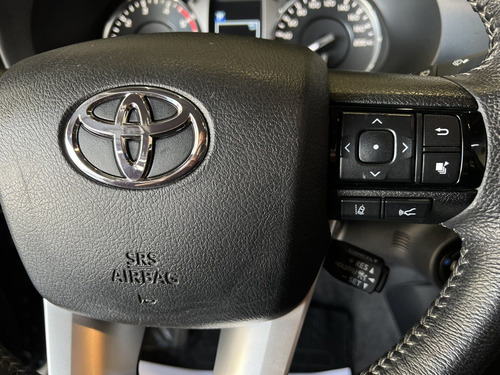 Toyota Hilux 2.8 D-4D TURBO DIESEL CD SRX 4X4 AUTOMÁTICO