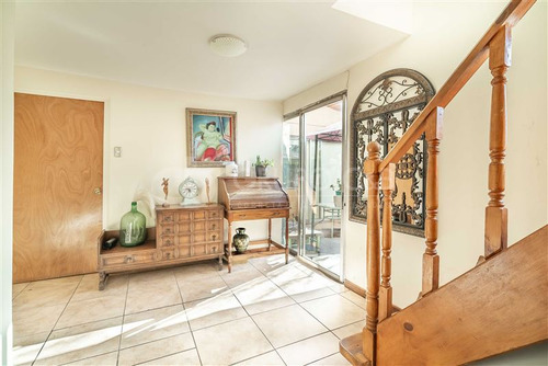 Casa En Venta De 5 Dorm. En Macul