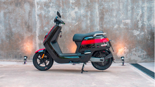 Imagen 1 de 16 de Moto Electrica Scooter Nuuv Ngt Bosch Litio Panasonic