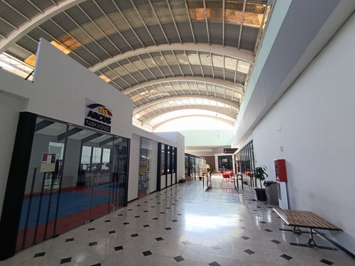 Local 280m2 En Renta Dentro De Plaza En Bernardo Qunitana