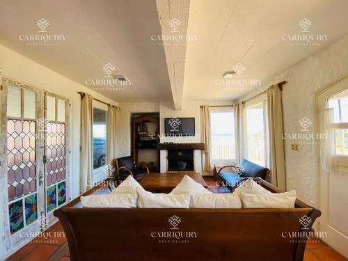 Casa A Metros Del Mar 3 Dormitorios 2 Baños Más Dependencia Con Baño
