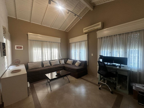 Venta, Ituzaingó Norte, Chalet En Excelente Estado Y Ubicación, Muy Luminoso, Acepta Permuta De Menor Valor Centro De Castelar/ituzaingó, Consulte