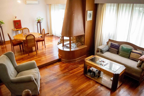 Casa De 4 Ambientes Con Cocheras En Venta En La Lucila