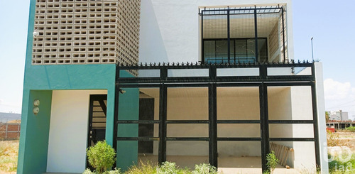 Venta Casa 4 Ambientes Arco Real