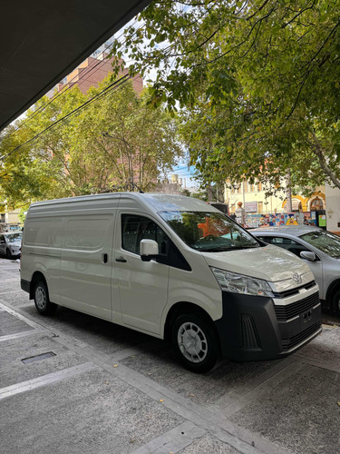 Toyota Hiace 2.8 Tdi Furgón 6at L2h2 3a 5p