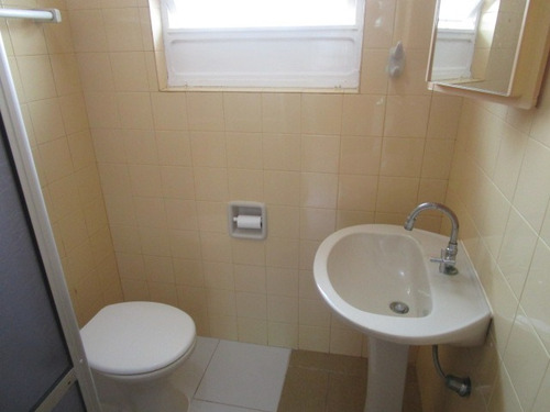 Excelente Casa, Isolada, Com Edícula, Espaço Para Piscina. Há 300 Metros Da Praia!