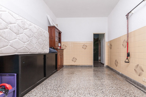 Casa 3 Amb. Con Cochera Y Quincho Lanús Oeste