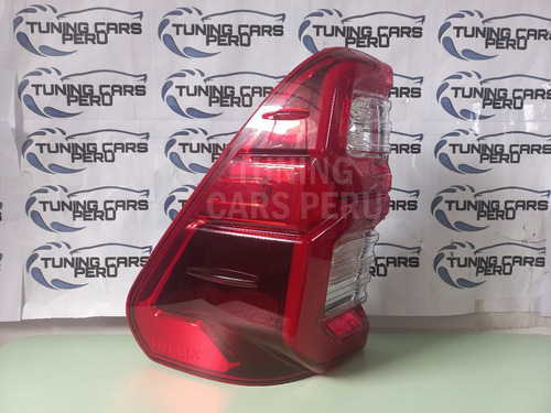 Imagen 2 de 10 de Faro Posterior Led Toyota Hilux Srv/revo/rocco 2016 - 2021
