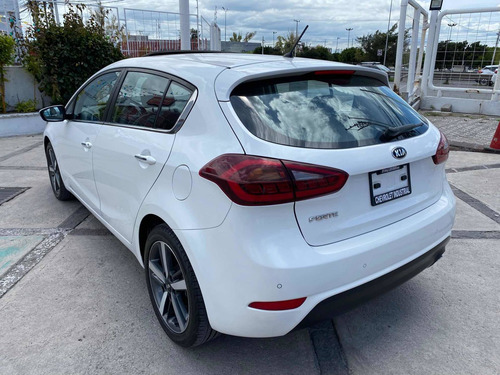 Imagen 6 de 13 de Kia Forte 2.0 Hb Sx Mt 2017