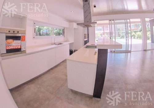Imagen 9 de 22 de Venta De Casa 4 Ambientes Con Cochera, Fondo Libre Y Jacuzzi En Altos De Hudson Ii (26990)