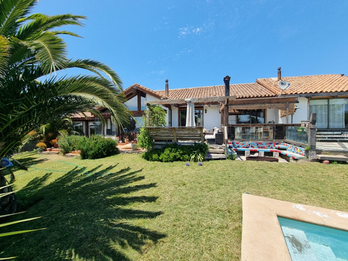 Preciosa Casa Estilo Colonial, Ubicada En Condominio Lomas D