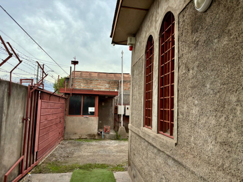Oficinas En Gran Construcción De Un Piso, Galpón Equipado