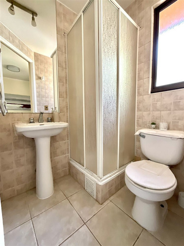 Casa En Venta De 5 Dorm. Condominio En Las Condes