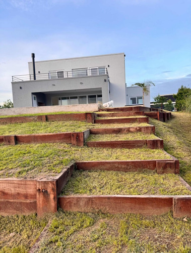 Venta De Casa En El Naudir A La Laguna