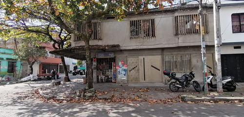 Venta Casa Esquinera  Barrio Guayaquil