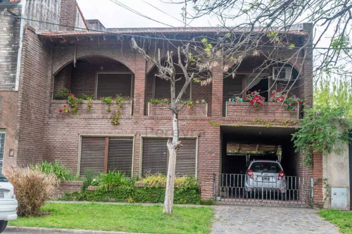 Imagen 2 de 19 de 505 Entre 19 Camino Gral Belgrano - Casa De 3 Dormitorios En Venta En Gonnet-