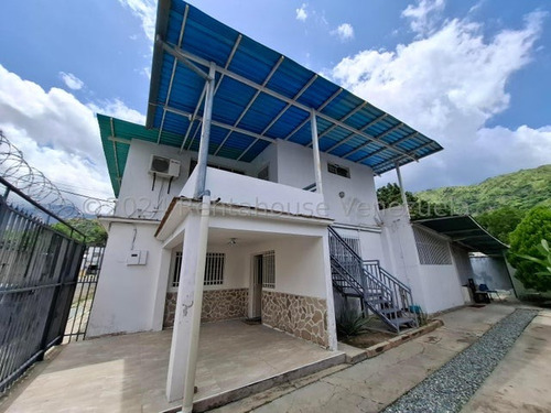 En Venta Amplia Y Hermosa Casa Con Apartamento En El Limon Db 25-4638