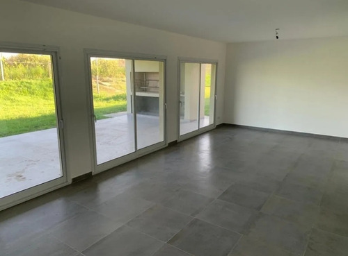 Imagen 2 de 5 de Casa Con Piscina Super Oferta
