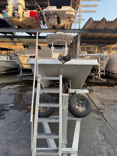 2018 Twin Vee Power Cat 26 Pies Motores Suzuki 140 Hp