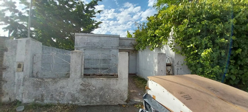 Venta De Lote Con Casa A Reciclar En Luis Guillon