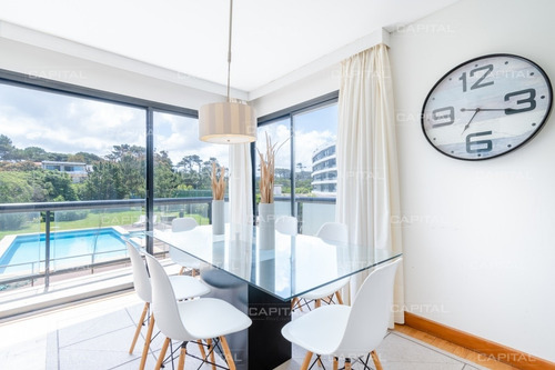 Moderno Apartamento En Alquiler De Tres Dormitorios En Primera Linea, Playa Brava- Ref: 30122