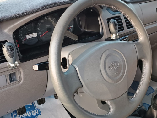 Imagen 5 de 12 de Kia Rio Stykus Ls