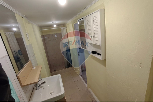 Casa Con Amplio Jardín Y Buena Conectividad