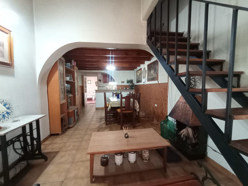 Venta Casa 4 Amb. C/ Cochera Y Jardin