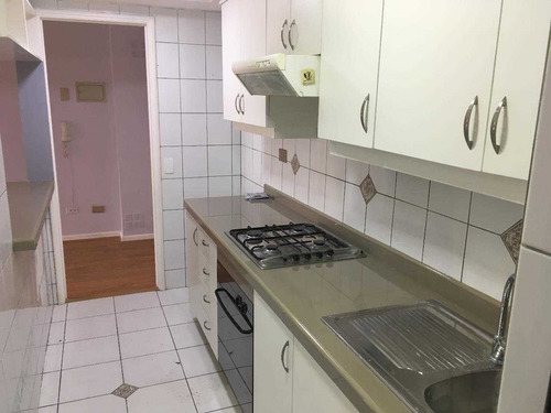 Exclusiva Ubicación En Vitacura, Recientemente Remodelado.