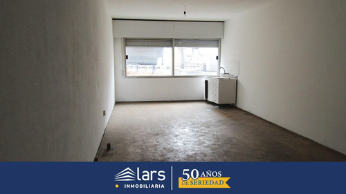 Oficina En Alquiler / Centro - Inmobiliaria Lars