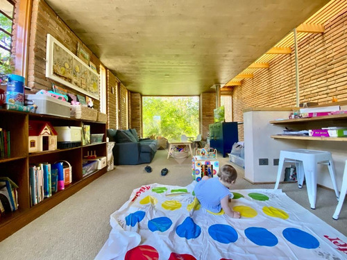Casa En Venta De 3 Dorm + 2 Estar . En Chicureo Colina