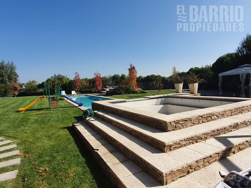 Espectacular Casa Todos Los Dormitorios En Suite, Jacuzzi