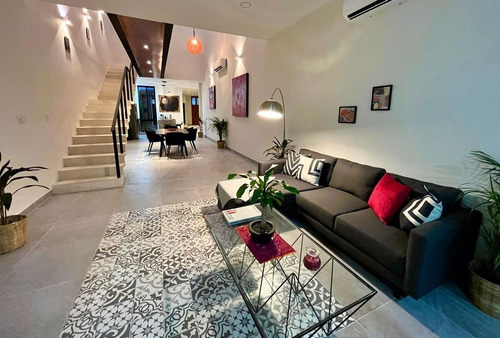 Centro A 2 Cuadras Del Paseo Montejo Hermosa Casa Amueblada (avc-2052)