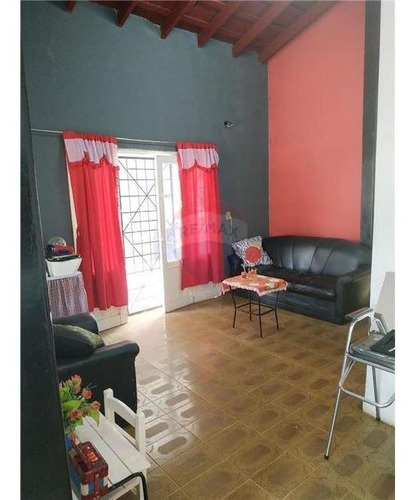 Vendo Casa En El Barrio San Pedro, A Pasos De La Uni: 3 Habitaciones Y 2 Baños.